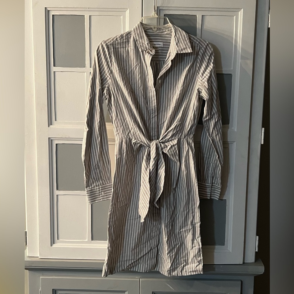 Calvin Klein Gray and White Tie Front Long Sleeve Dress